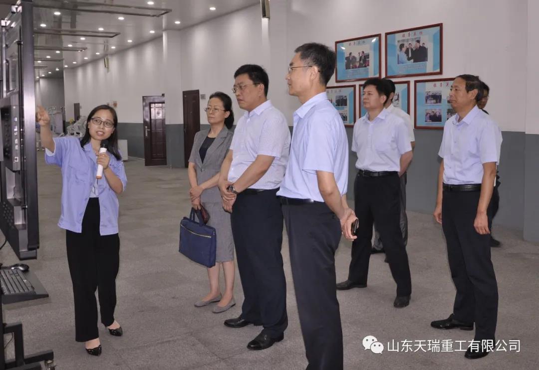 省总工会生产保护部部长谭博一行莅临超凡国际重工考察调研