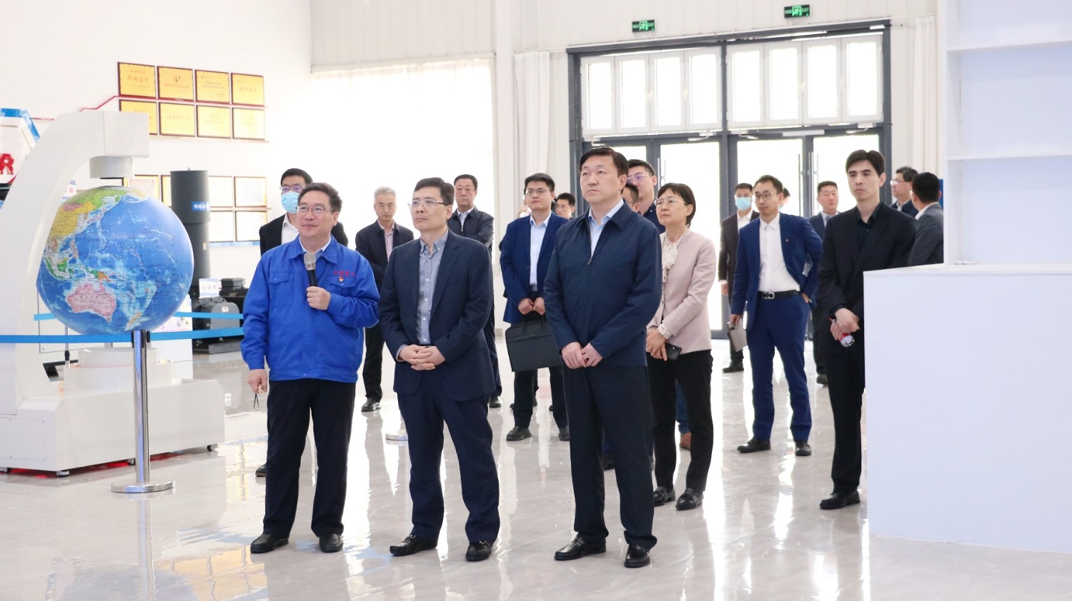 海尔集团党委书记、董事局主席、首席执行官周云杰莅临超凡国际重工考察