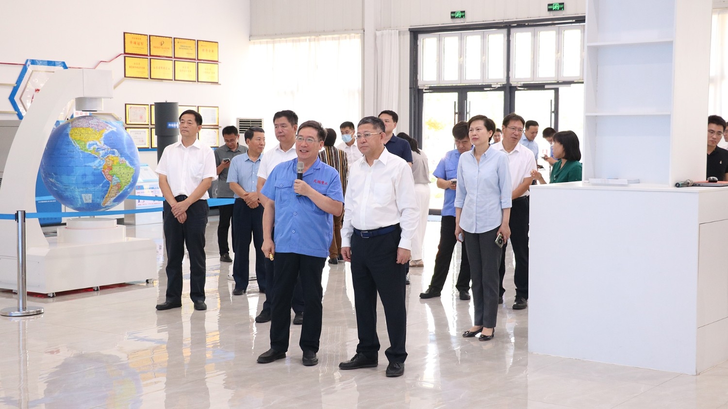 网站用-山东省副省长周立伟莅临超凡国际重工考察调研